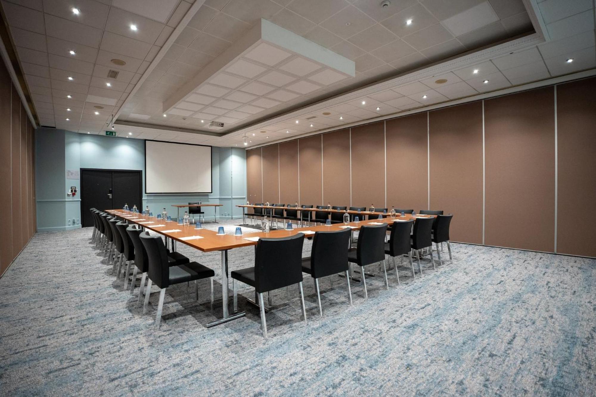 Crowne Plaza By Ihg Hotel 4*