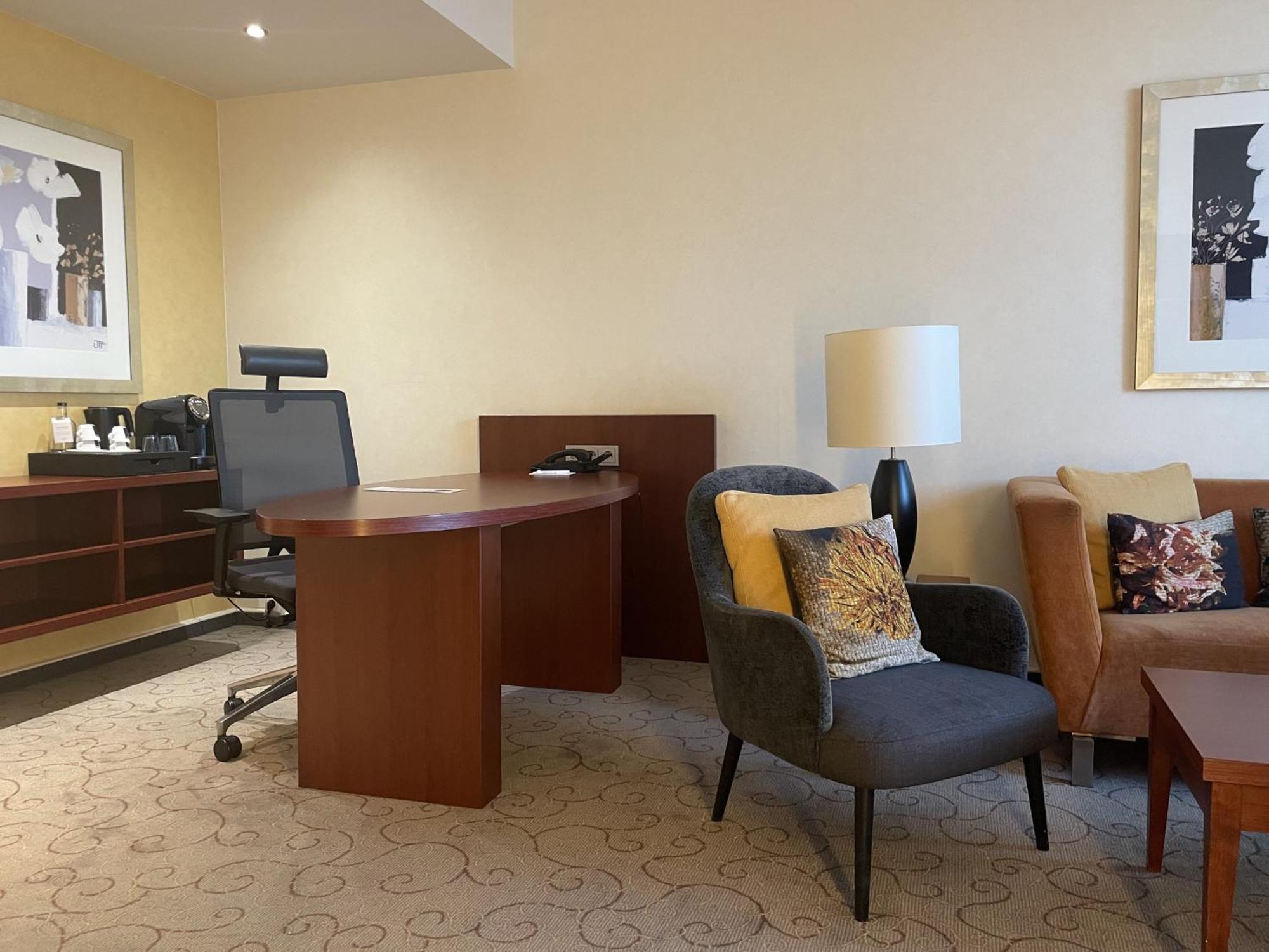 Crowne Plaza By Ihg Hotel 4*